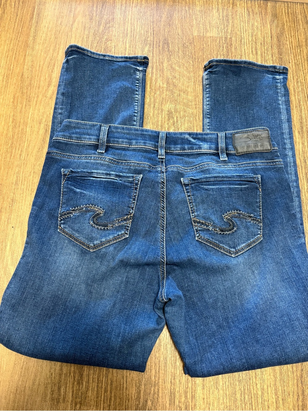 Straight Leg Women’s Jeans in Dark Blue - Unknown Brand